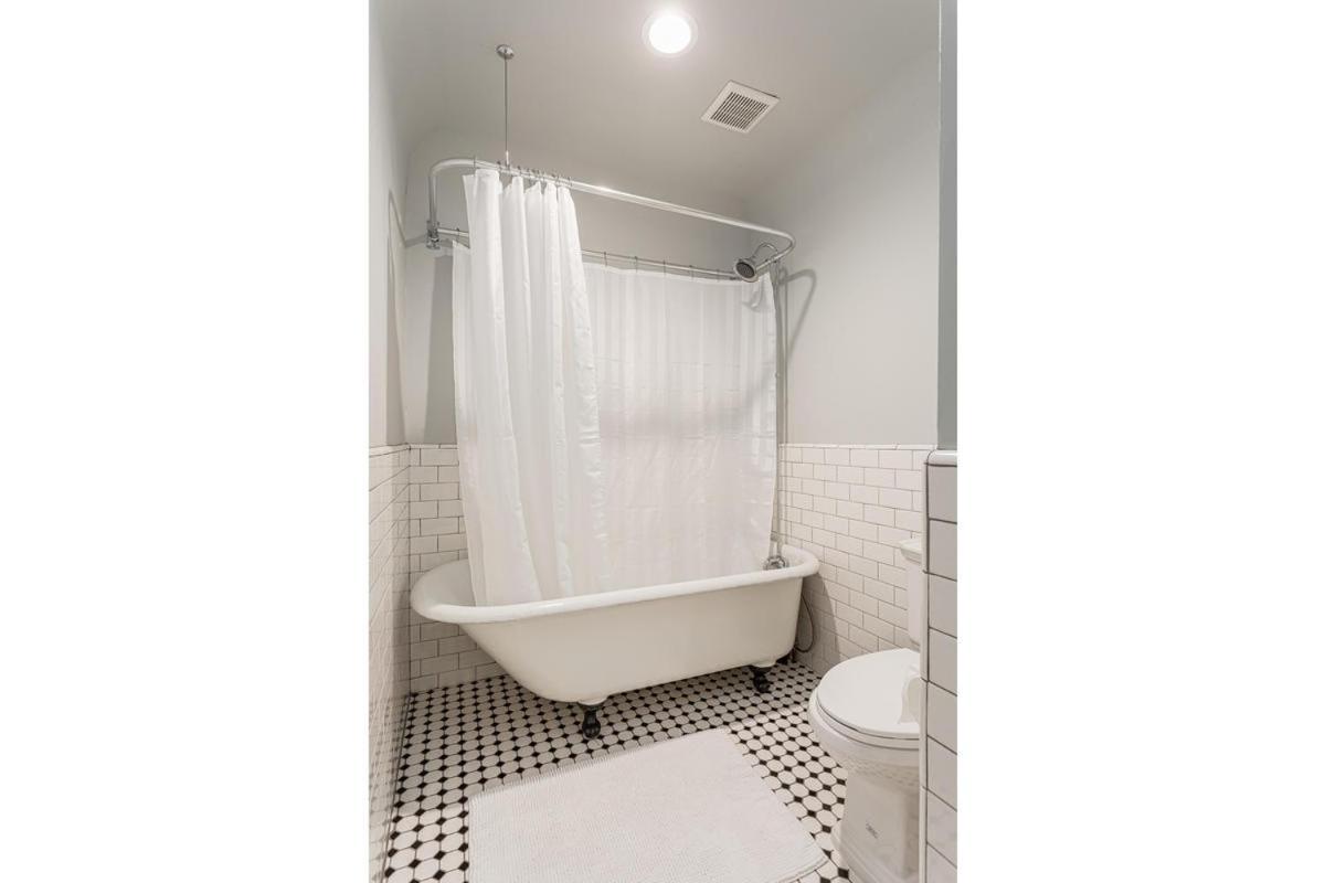 Family Laundry & Spa Sacramento Exterior photo